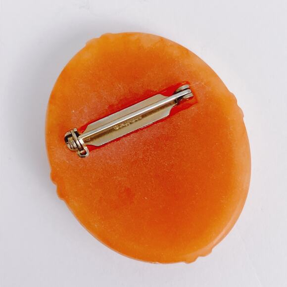 Giftable Vintage Avon Signed Floral Cameo Brooch Pin 1970s Resin Jewelry w Box - Picture 8 of 10